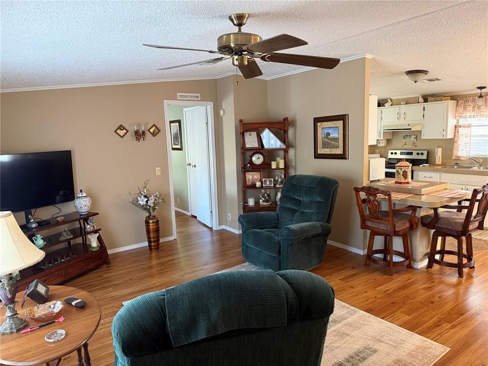 待售: $160,000 (3 贝兹, 2 浴室, 1104 平方英尺)