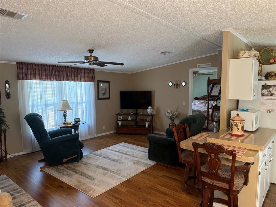 待售: $160,000 (3 贝兹, 2 浴室, 1104 平方英尺)