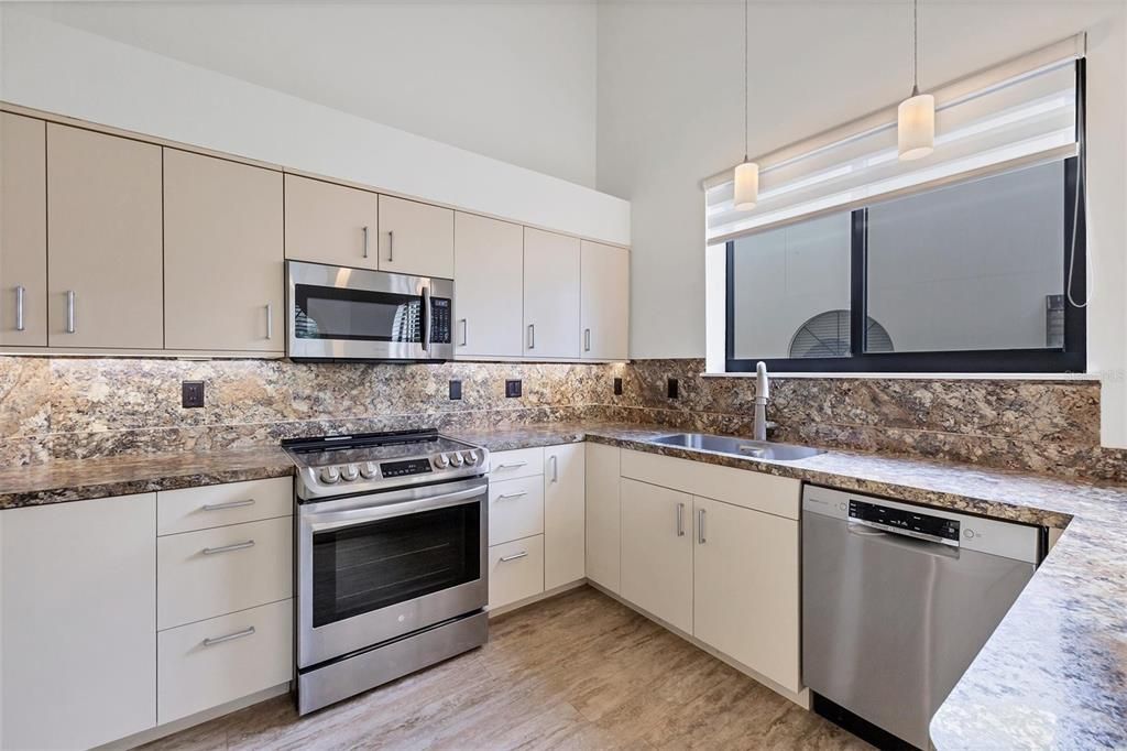 En Renta: $3,000 (2 camas, 2 baños, 2207 Pies cuadrados)