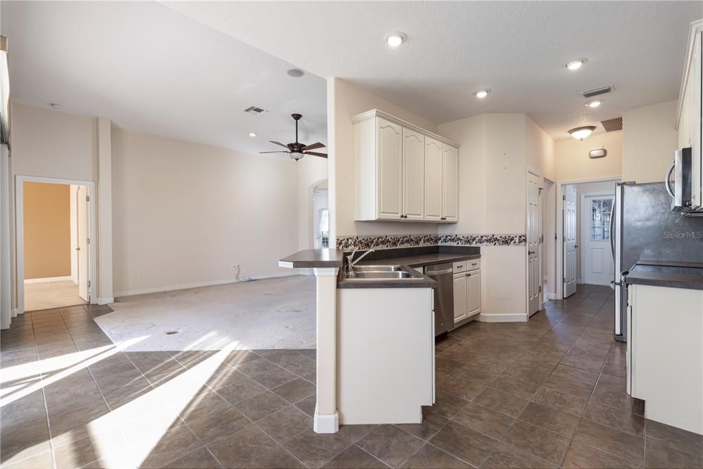 For Sale: $529,000 (3 beds, 2 baths, 1908 Square Feet)