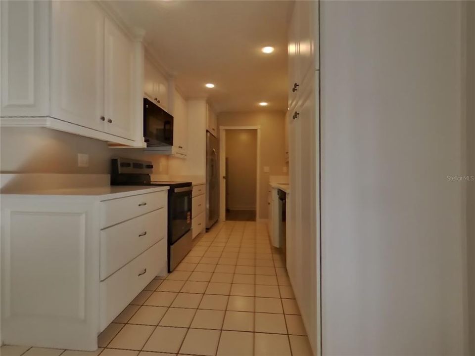 For Rent: $2,669 (4 beds, 2 baths, 1733 Square Feet)