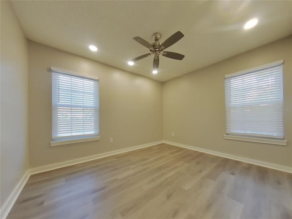 For Rent: $2,669 (4 beds, 2 baths, 1733 Square Feet)