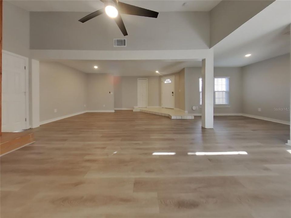 For Rent: $2,669 (4 beds, 2 baths, 1733 Square Feet)