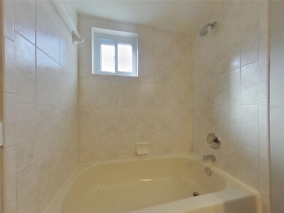 For Rent: $2,669 (4 beds, 2 baths, 1733 Square Feet)