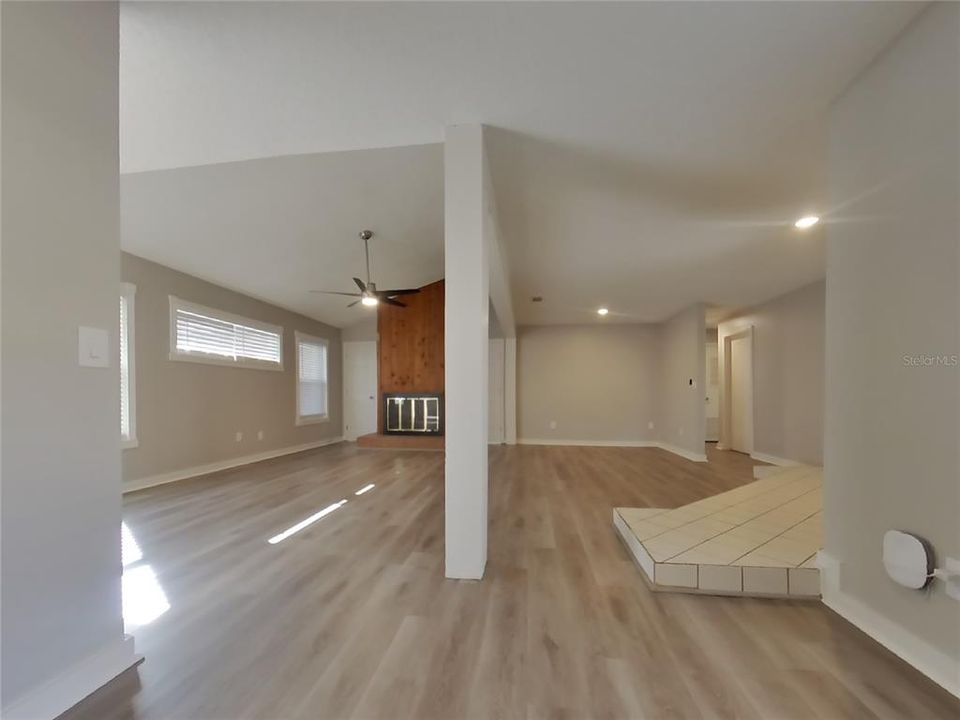 For Rent: $2,669 (4 beds, 2 baths, 1733 Square Feet)