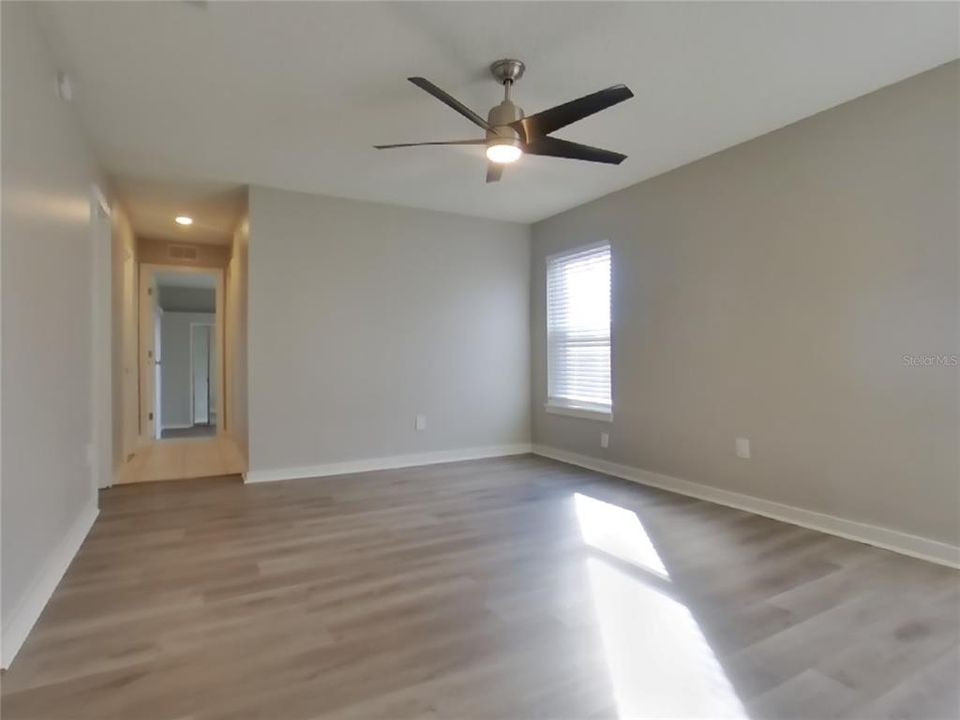 For Rent: $2,669 (4 beds, 2 baths, 1733 Square Feet)