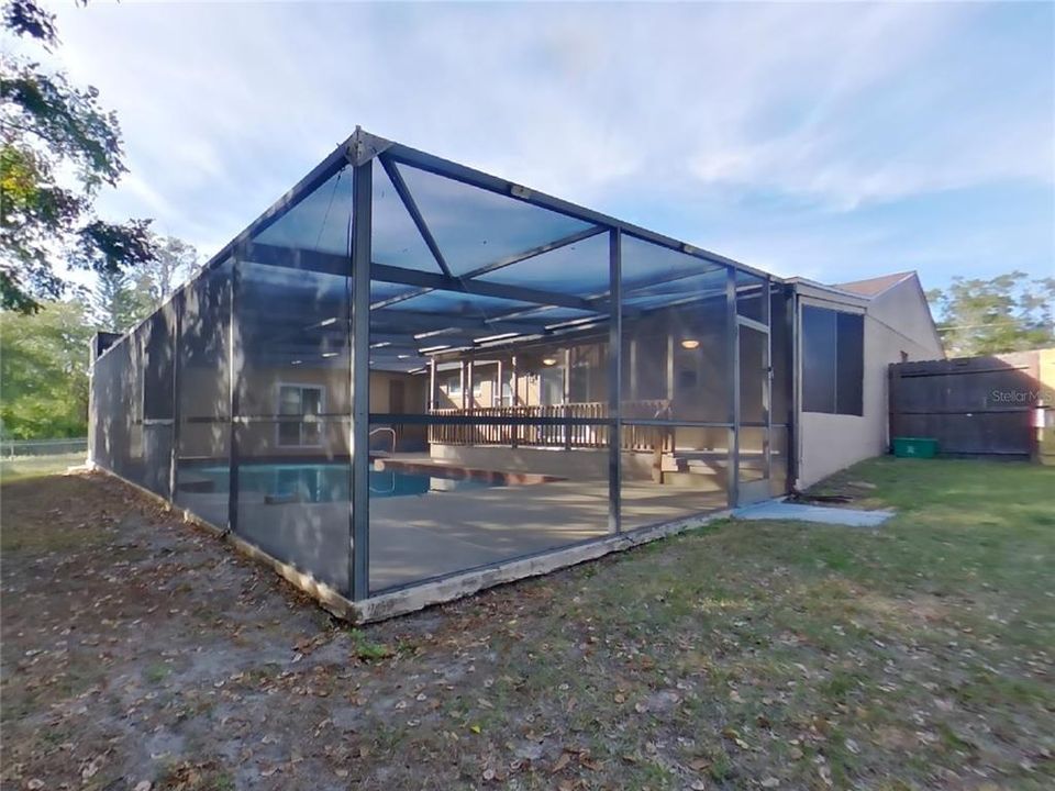 For Rent: $2,669 (4 beds, 2 baths, 1733 Square Feet)