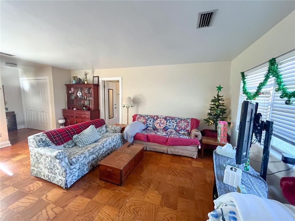 В аренду: $2,100 (3 спален, 2 ванн, 1735 Квадратных фут)