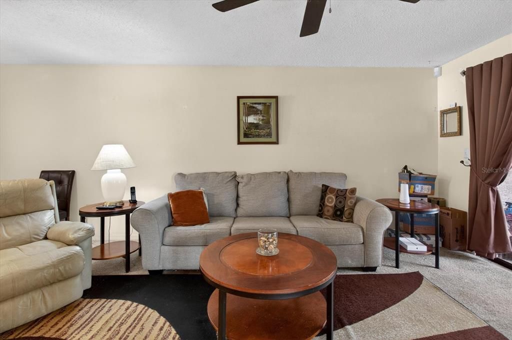 For Sale: $189,900 (2 beds, 2 baths, 988 Square Feet)