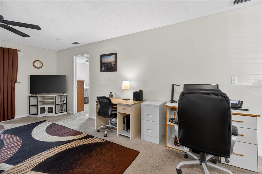 For Sale: $189,900 (2 beds, 2 baths, 988 Square Feet)