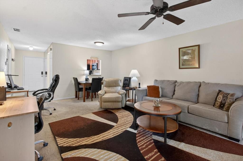 For Sale: $189,900 (2 beds, 2 baths, 988 Square Feet)