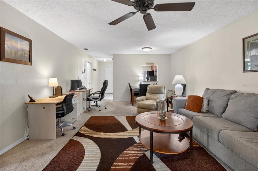 For Sale: $189,900 (2 beds, 2 baths, 988 Square Feet)