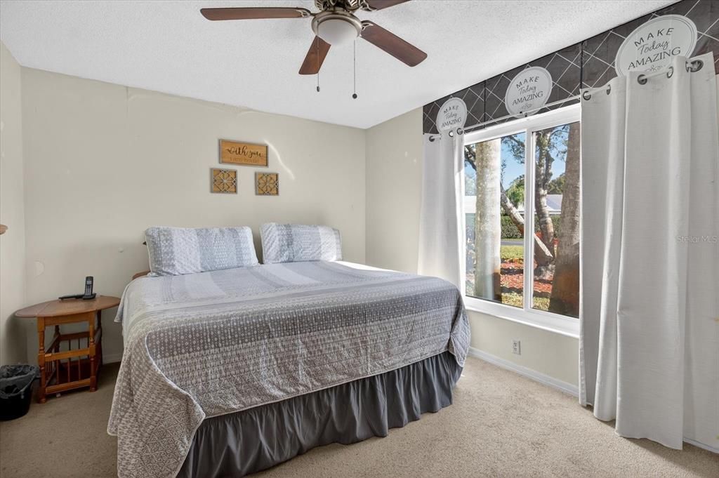 For Sale: $189,900 (2 beds, 2 baths, 988 Square Feet)