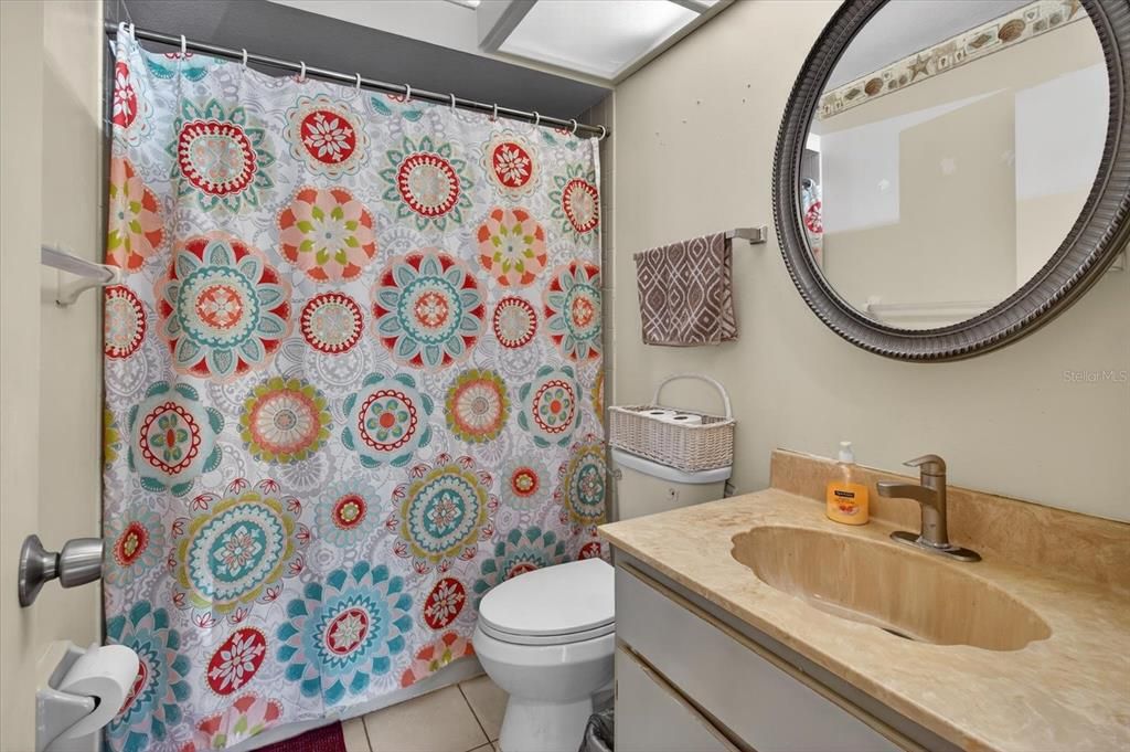 For Sale: $189,900 (2 beds, 2 baths, 988 Square Feet)