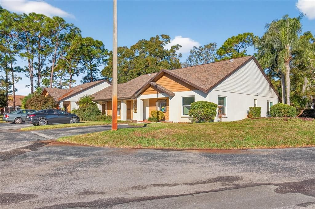 For Sale: $189,900 (2 beds, 2 baths, 988 Square Feet)