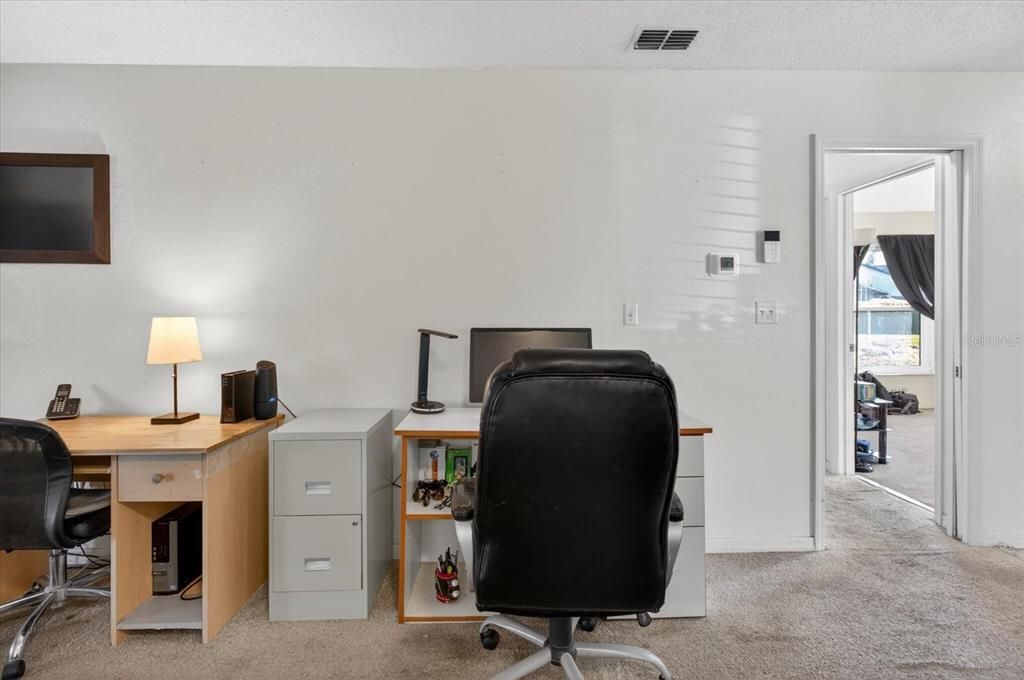 For Sale: $189,900 (2 beds, 2 baths, 988 Square Feet)