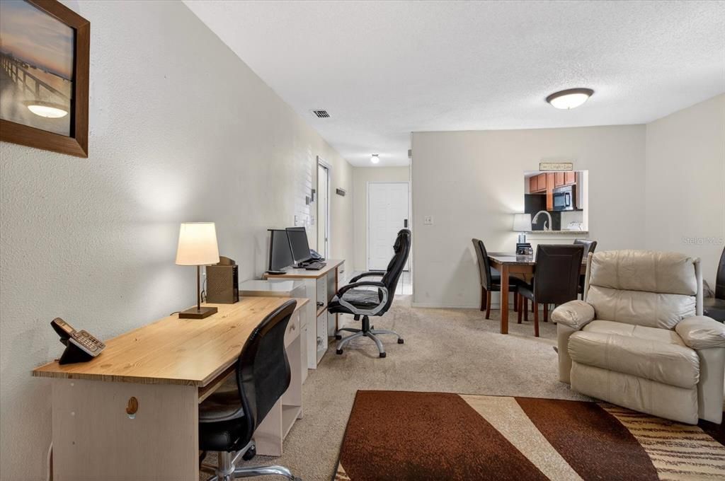 For Sale: $189,900 (2 beds, 2 baths, 988 Square Feet)