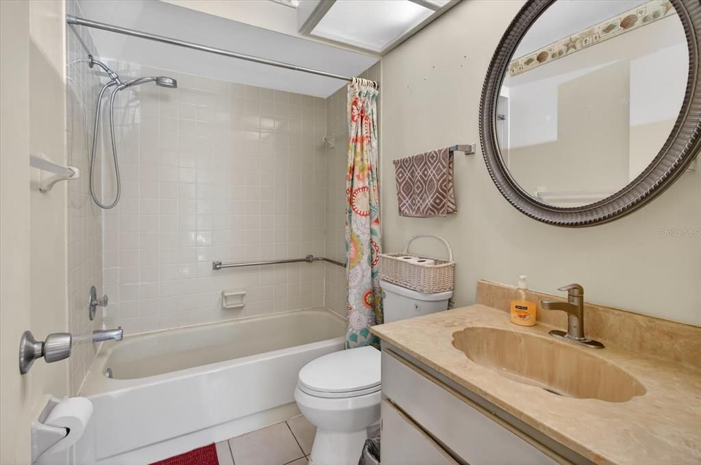 For Sale: $189,900 (2 beds, 2 baths, 988 Square Feet)