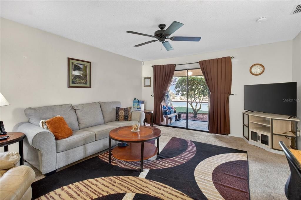 For Sale: $189,900 (2 beds, 2 baths, 988 Square Feet)