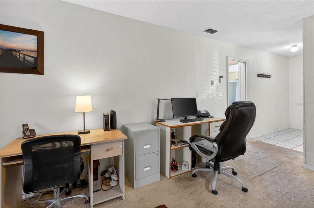 For Sale: $189,900 (2 beds, 2 baths, 988 Square Feet)