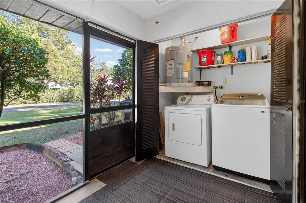 For Sale: $189,900 (2 beds, 2 baths, 988 Square Feet)