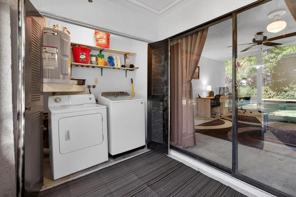 For Sale: $189,900 (2 beds, 2 baths, 988 Square Feet)