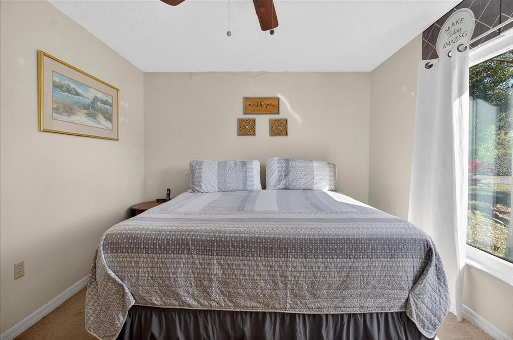 For Sale: $189,900 (2 beds, 2 baths, 988 Square Feet)