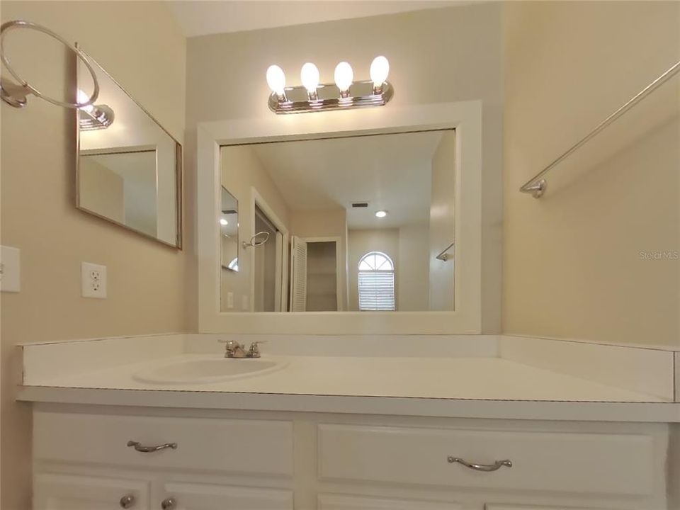 For Rent: $1,999 (3 beds, 2 baths, 1353 Square Feet)