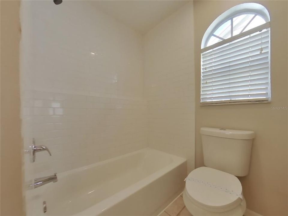 For Rent: $1,999 (3 beds, 2 baths, 1353 Square Feet)