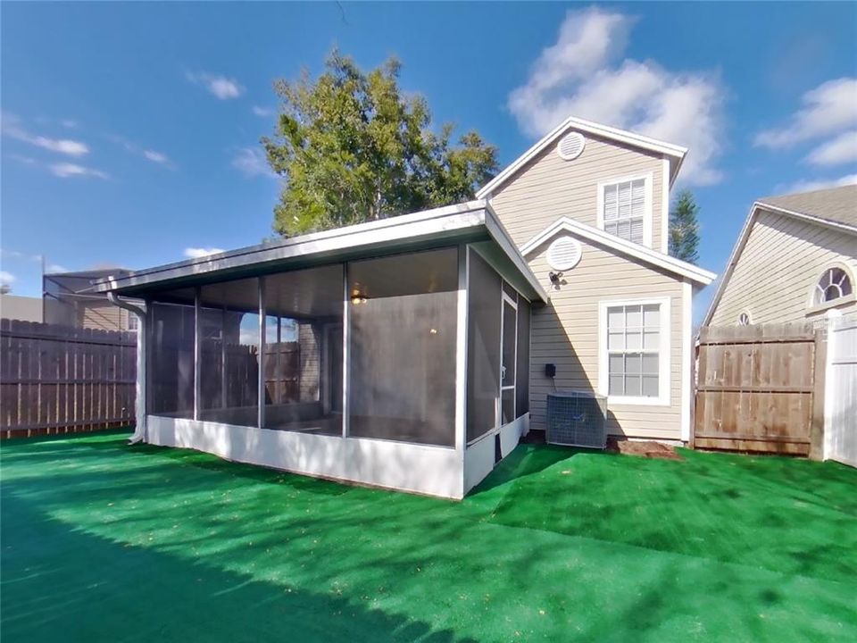 For Rent: $1,999 (3 beds, 2 baths, 1353 Square Feet)