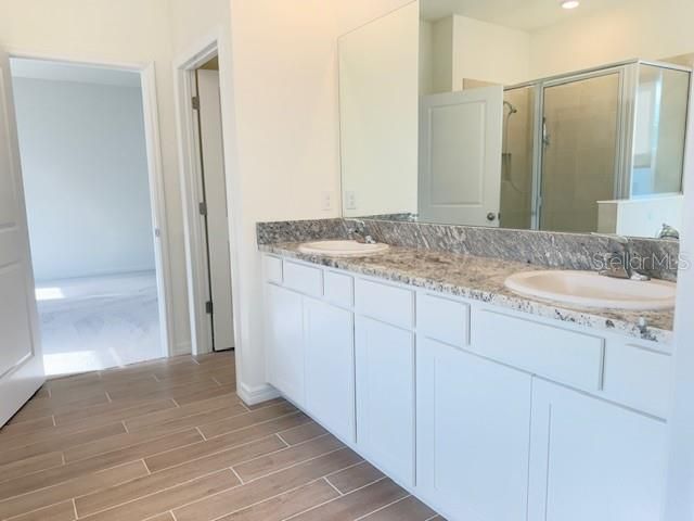 For Rent: $3,200 (5 beds, 3 baths, 2821 Square Feet)