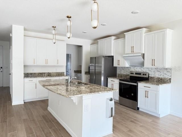 For Rent: $3,200 (5 beds, 3 baths, 2821 Square Feet)