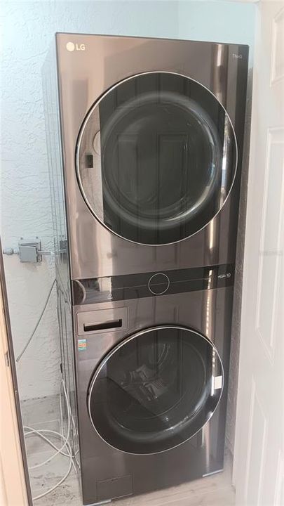 出租: $1,600 (2 贝兹, 1 浴室, 900 平方英尺)