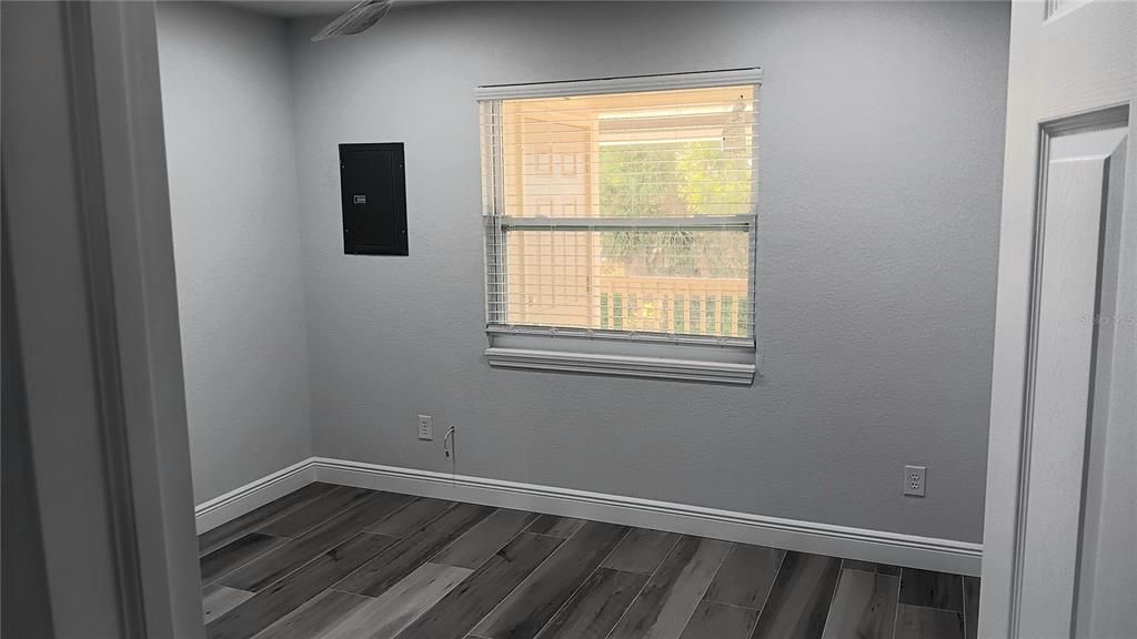 出租: $1,600 (2 贝兹, 1 浴室, 900 平方英尺)