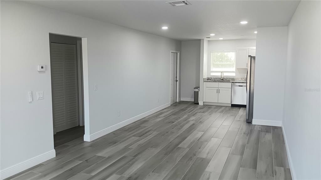 出租: $1,600 (2 贝兹, 1 浴室, 900 平方英尺)