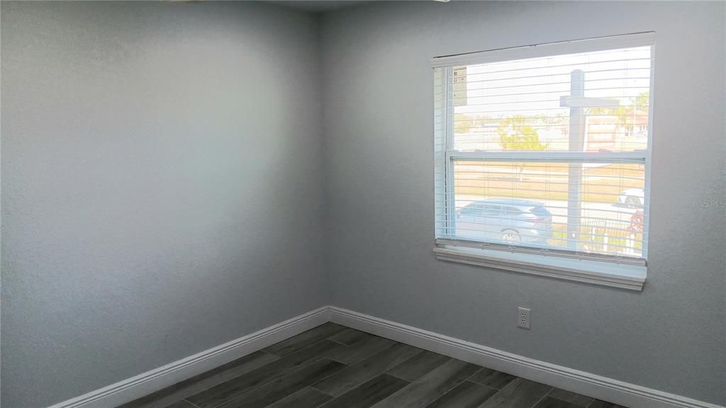 出租: $1,600 (2 贝兹, 1 浴室, 900 平方英尺)