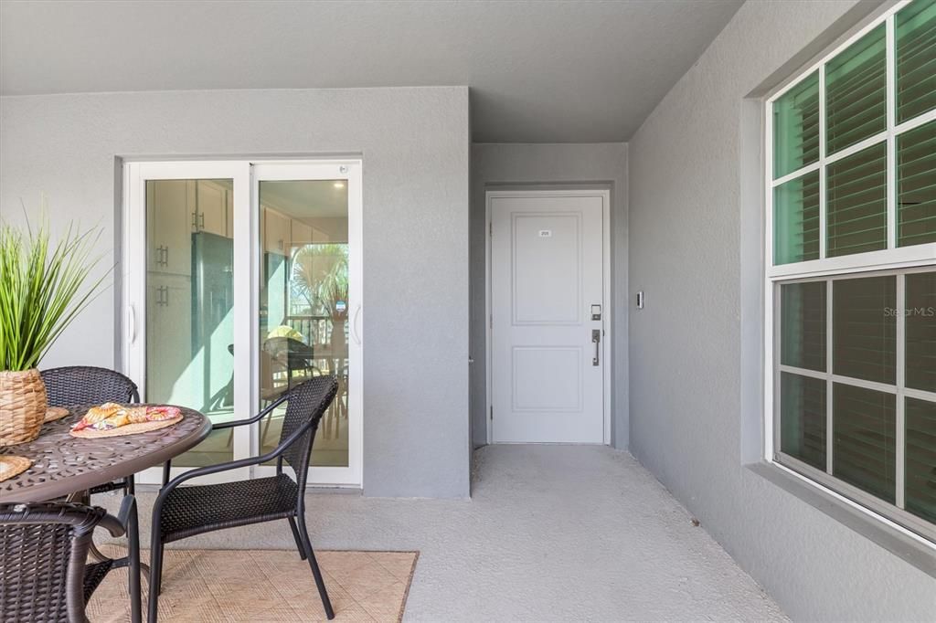 На продажу: $389,000 (2 спален, 2 ванн, 1366 Квадратных фут)