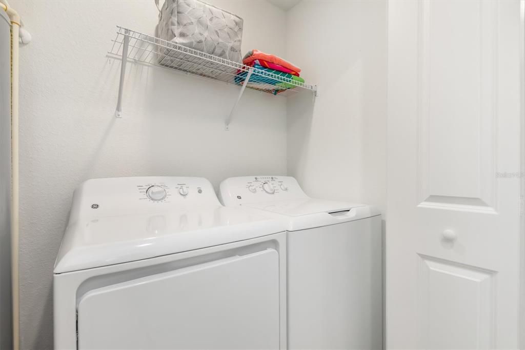 На продажу: $389,000 (2 спален, 2 ванн, 1366 Квадратных фут)