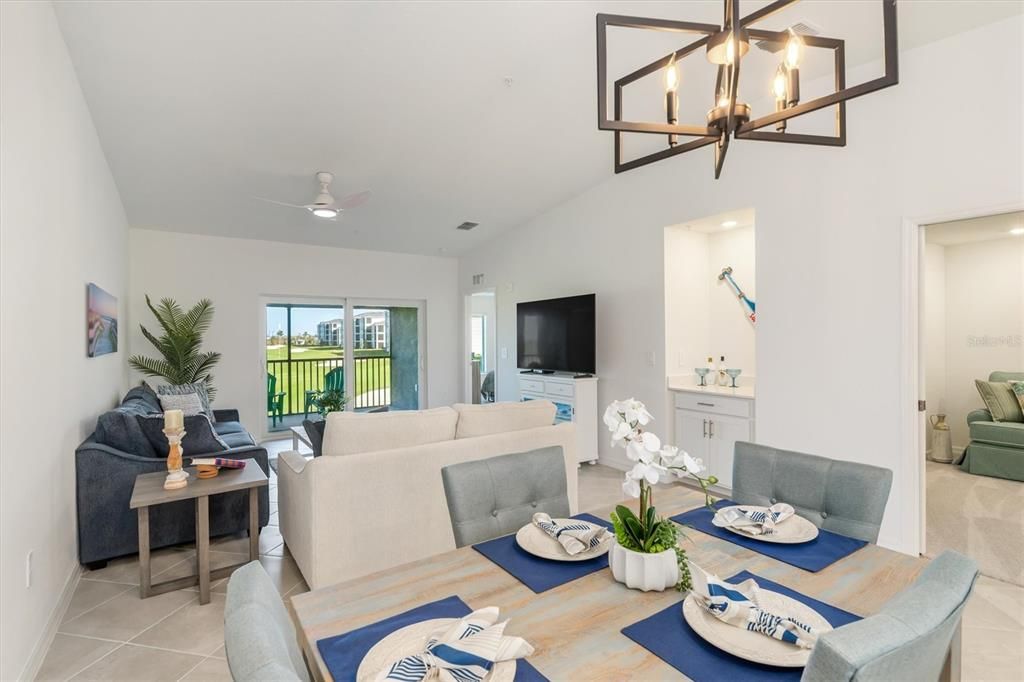 На продажу: $389,000 (2 спален, 2 ванн, 1366 Квадратных фут)