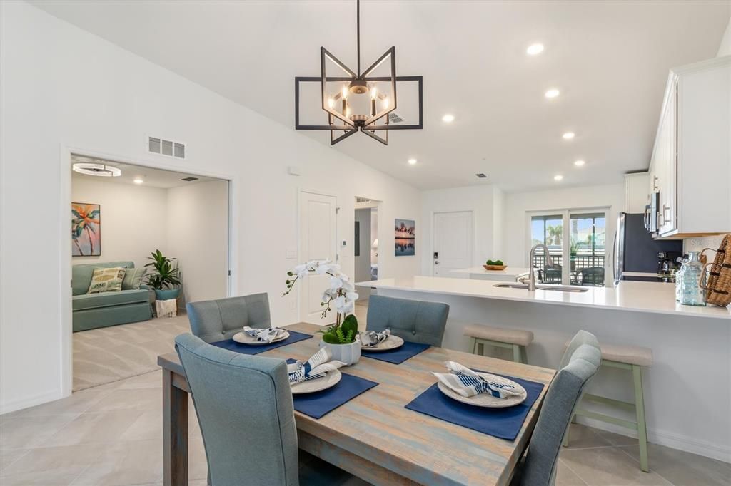 На продажу: $389,000 (2 спален, 2 ванн, 1366 Квадратных фут)