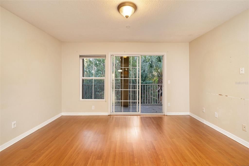 待售: $199,000 (2 贝兹, 2 浴室, 1064 平方英尺)