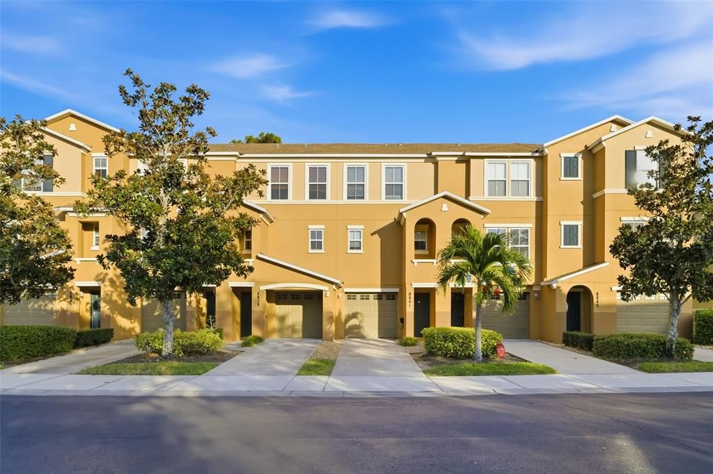 待售: $199,000 (2 贝兹, 2 浴室, 1064 平方英尺)