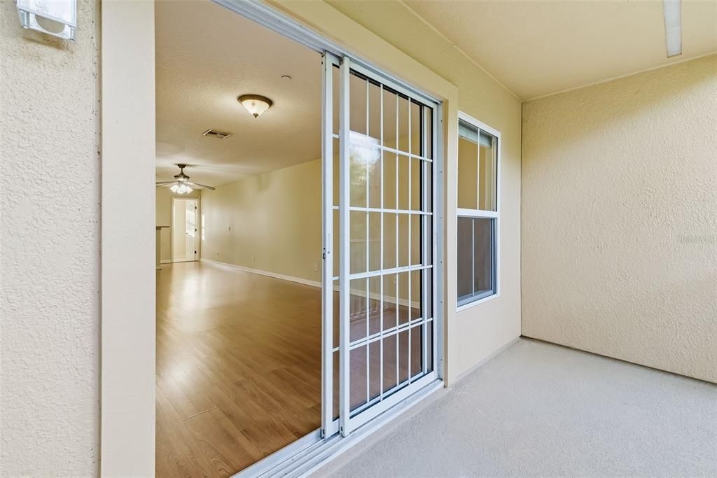 待售: $199,000 (2 贝兹, 2 浴室, 1064 平方英尺)