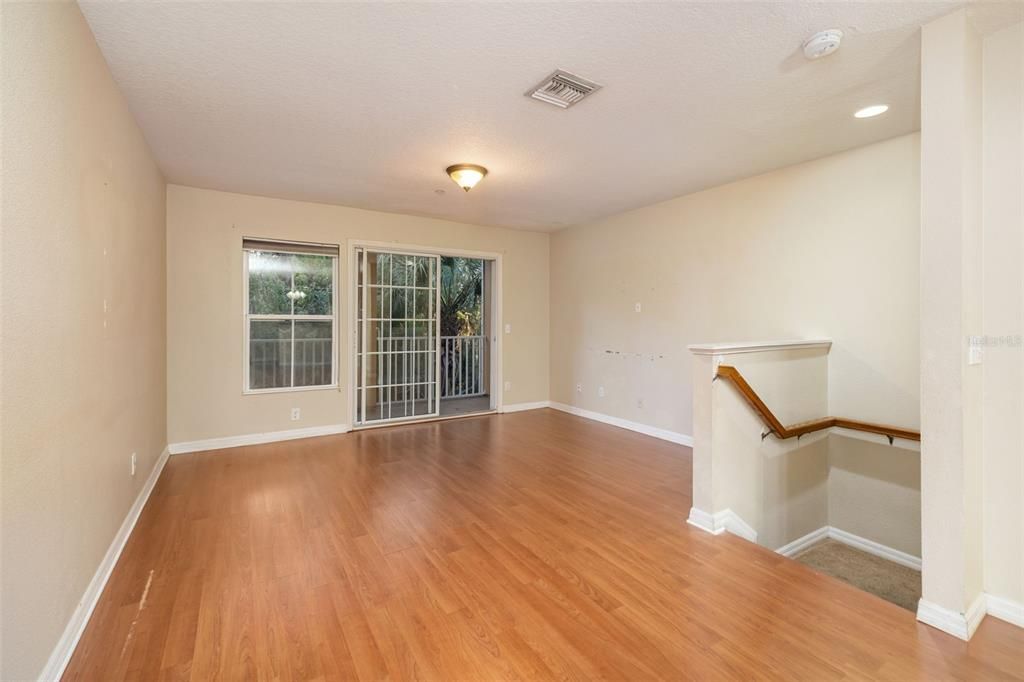 待售: $199,000 (2 贝兹, 2 浴室, 1064 平方英尺)