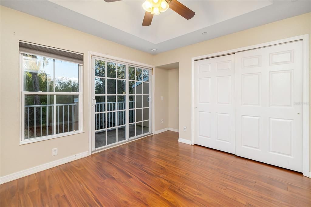 待售: $199,000 (2 贝兹, 2 浴室, 1064 平方英尺)