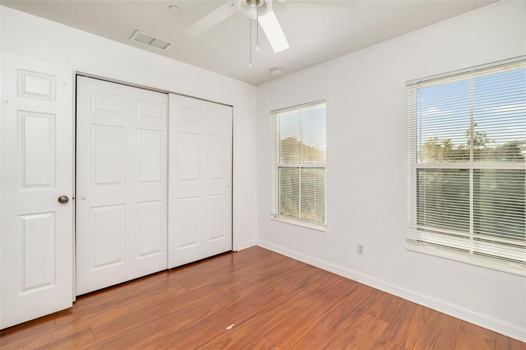 待售: $199,000 (2 贝兹, 2 浴室, 1064 平方英尺)