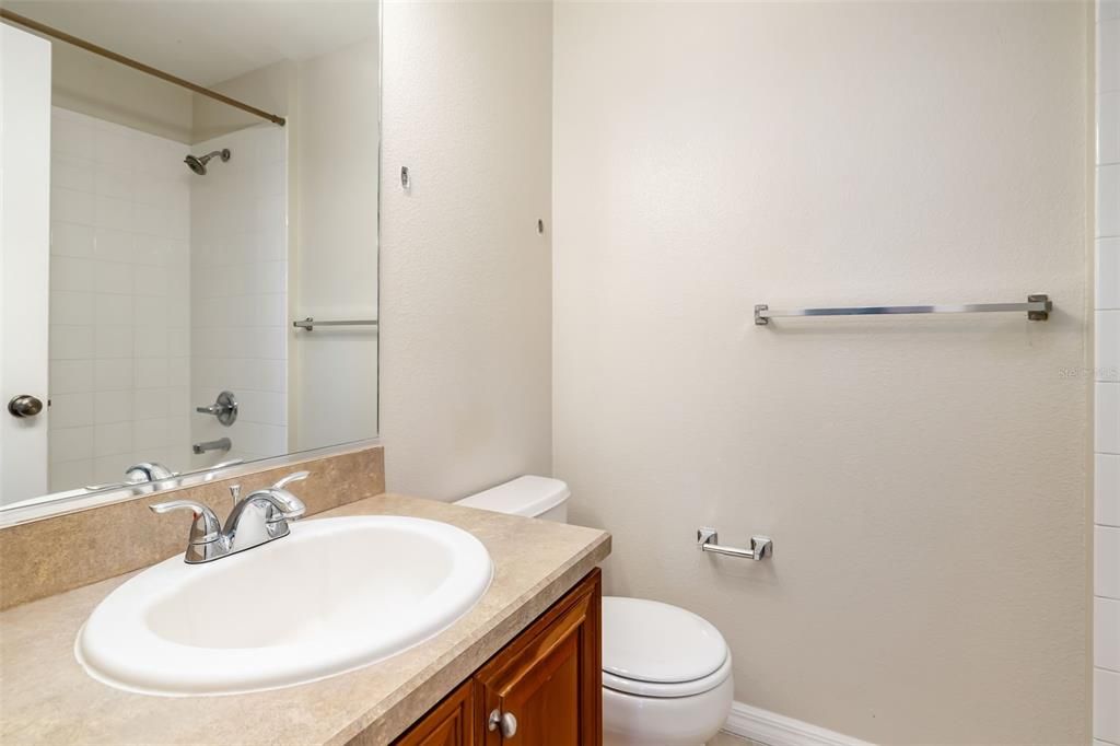 待售: $199,000 (2 贝兹, 2 浴室, 1064 平方英尺)