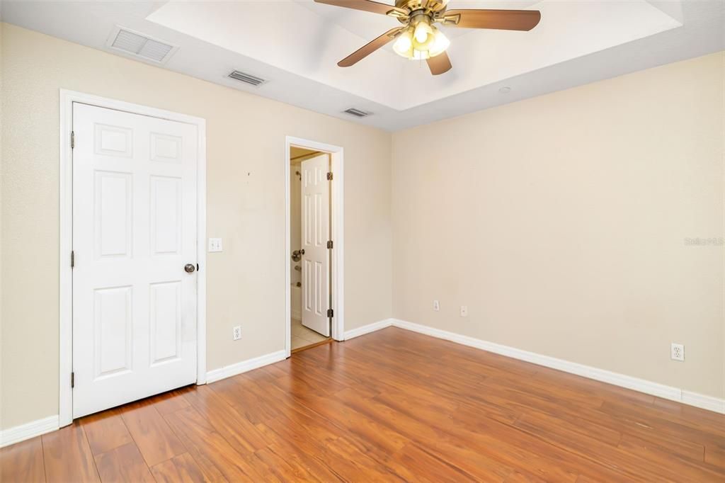 待售: $199,000 (2 贝兹, 2 浴室, 1064 平方英尺)