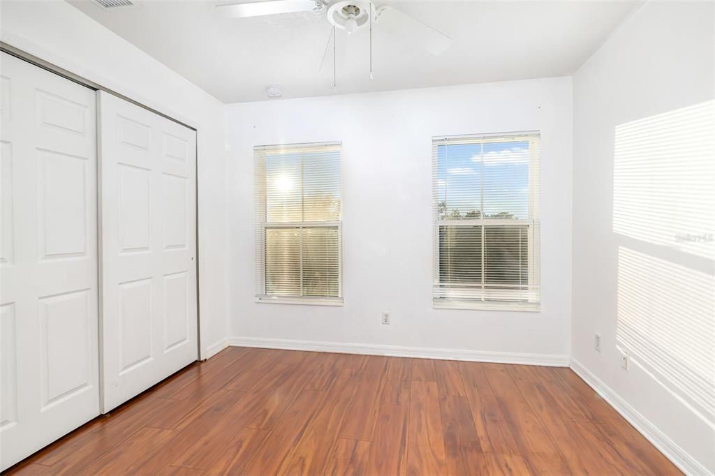 待售: $199,000 (2 贝兹, 2 浴室, 1064 平方英尺)