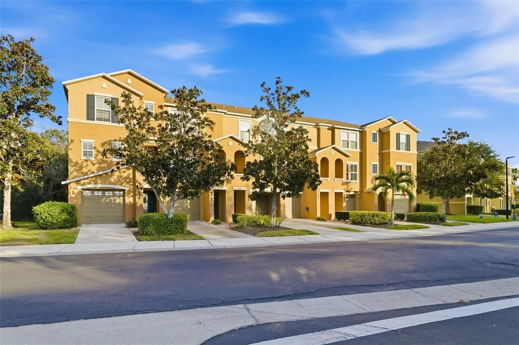 待售: $199,000 (2 贝兹, 2 浴室, 1064 平方英尺)